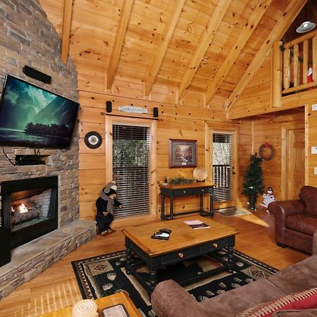 A Bear Creek Crib Villa Pigeon Forge Bagian luar foto