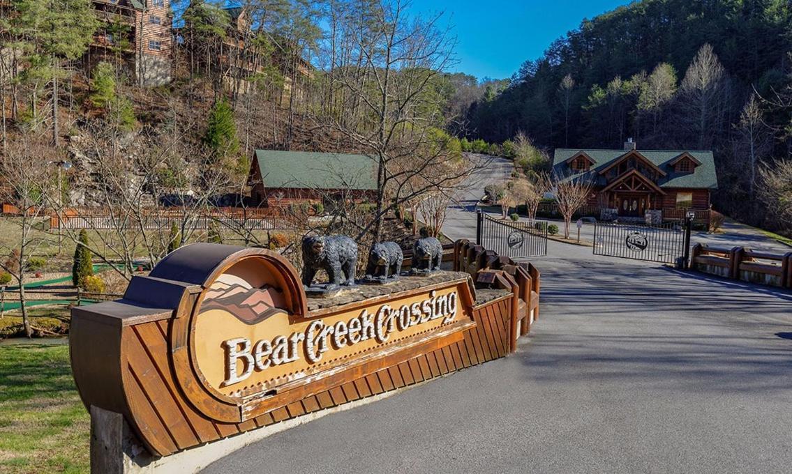 A Bear Creek Crib Villa Pigeon Forge Bagian luar foto